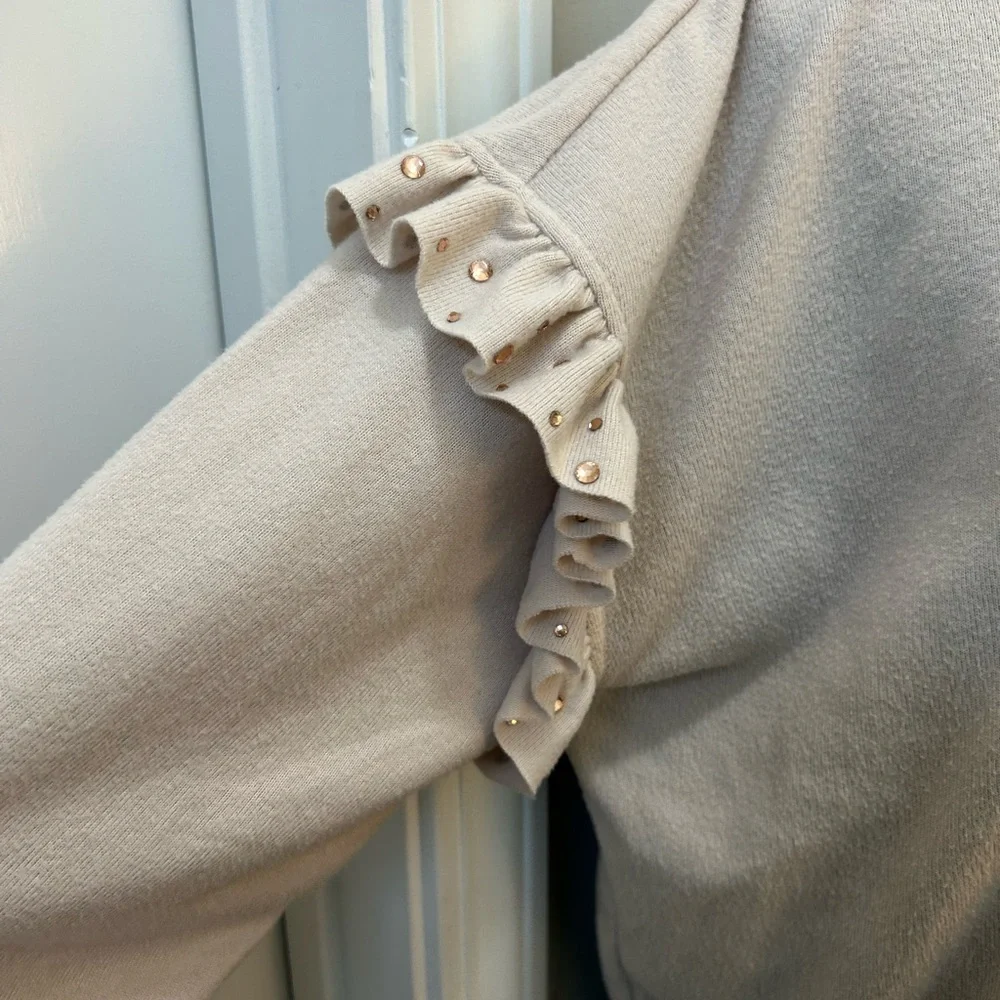 Women’s Cream‎ Ruffle Sleeve Sweatshirt Pullover Size Large